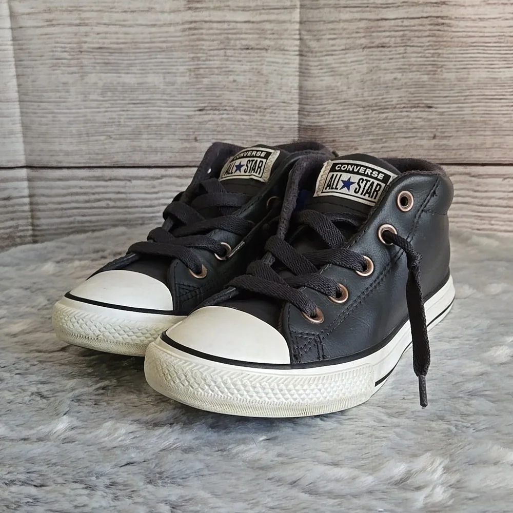 Converse Navy/White Leather Sneakers, Little Boys Size 2, Great Condition